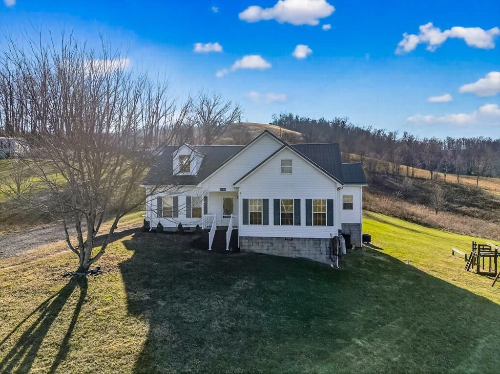 Photo of 17968 Overlook Dr, Abingdon, VA 24210 (MLS # 104479)