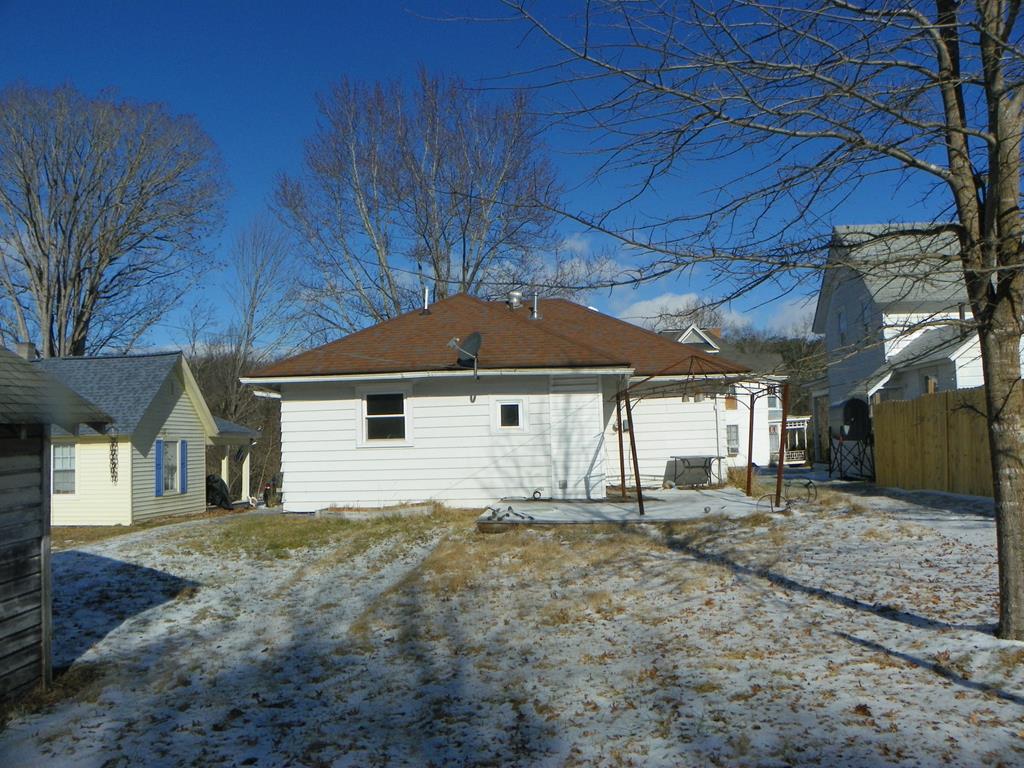 841 Front St