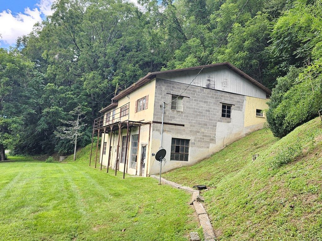 Photo of 2058 Elk Horn Rd, Woodlawn, VA 24381 (MLS # 103146)