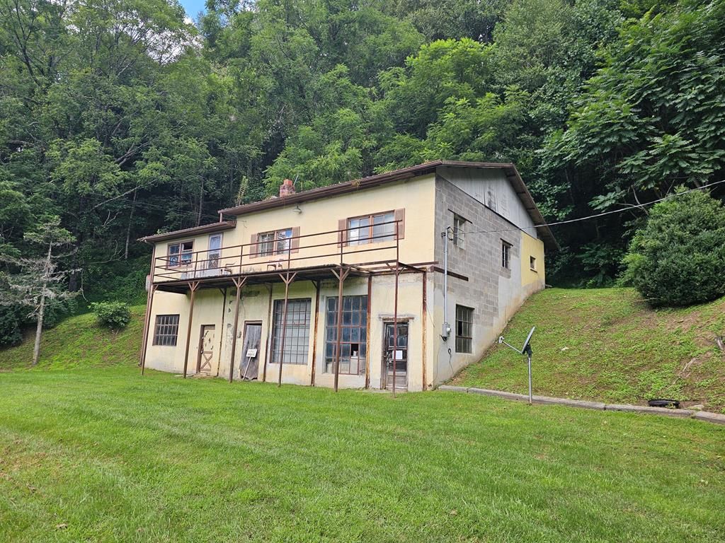 Photo of 2058 Elk Horn Rd, Woodlawn, VA 24381 (MLS # 103146)