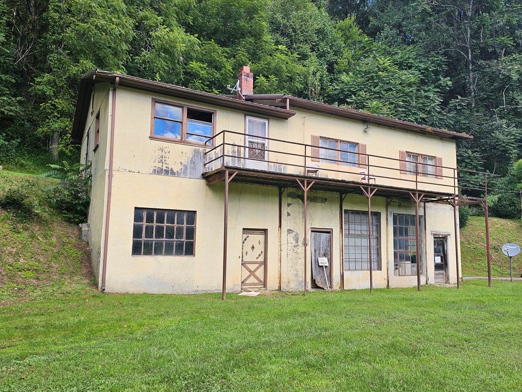 Photo of 2058 Elk Horn Rd, Woodlawn, VA 24381 (MLS # 103146)