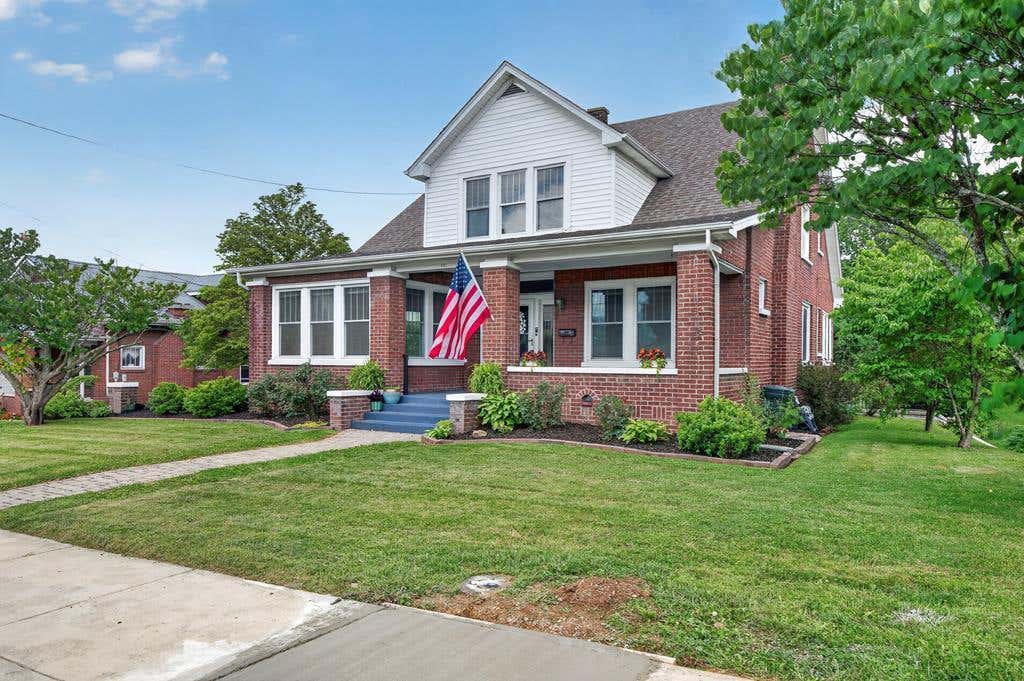Photo of 415 E Main Street, Marion, VA 24354 (MLS # 110539)