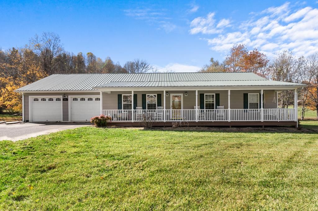 Photo of 146 Trapper Drive, Woodlawn, VA 24381 (MLS # 104005)