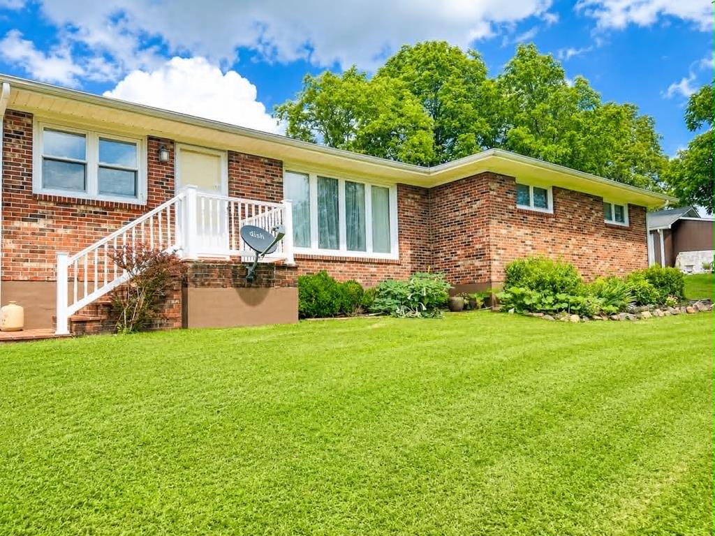 Photo of 116 Summers Street, Cedar Bluff, VA 24609 (MLS # 111186)
