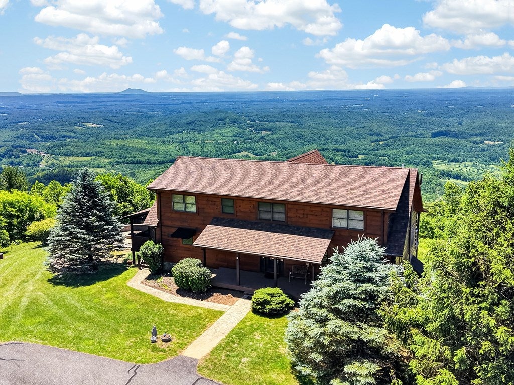 482 Apple Hill Ln