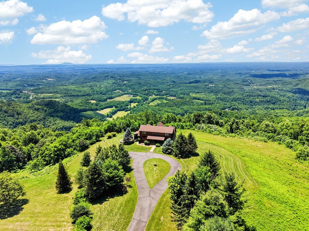 482 Apple Hill Ln