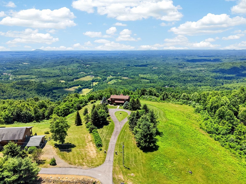 482 Apple Hill Ln