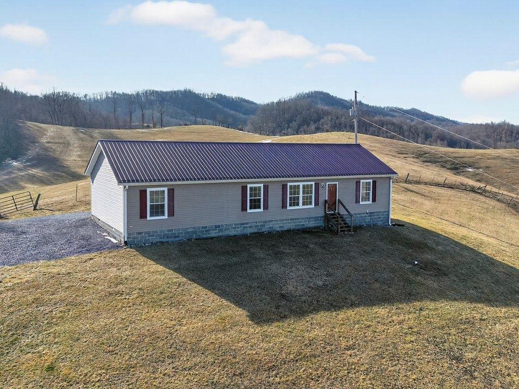 Photo of 32383 Raccoon Trail, Meadowview, VA 24361 (MLS # 105803)
