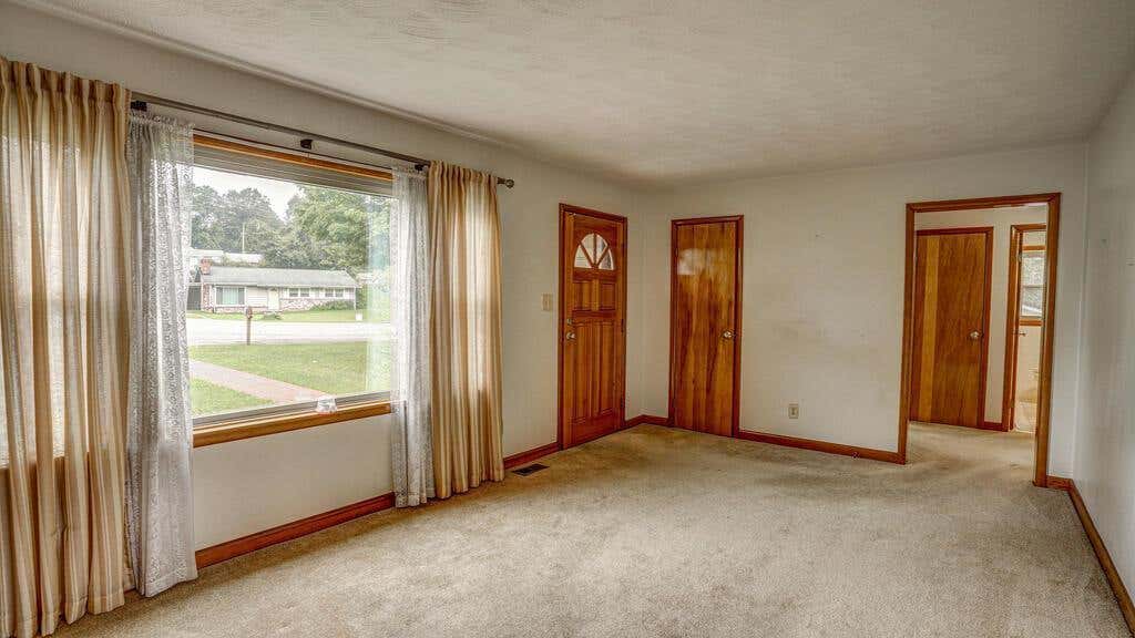 Photo of 290 Bellemeade Circle, Bristol, VA 24201 (MLS # 111515)