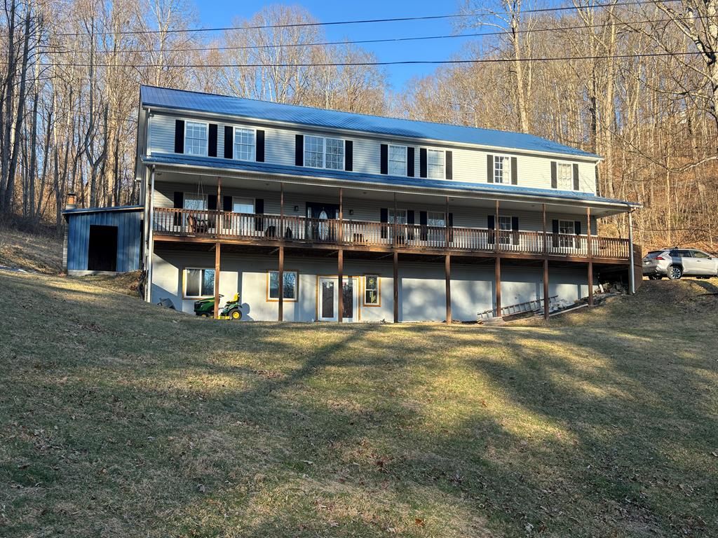 Photo of 955 Wakefield Drive, Pounding Mill, VA 24637 (MLS # 104645)
