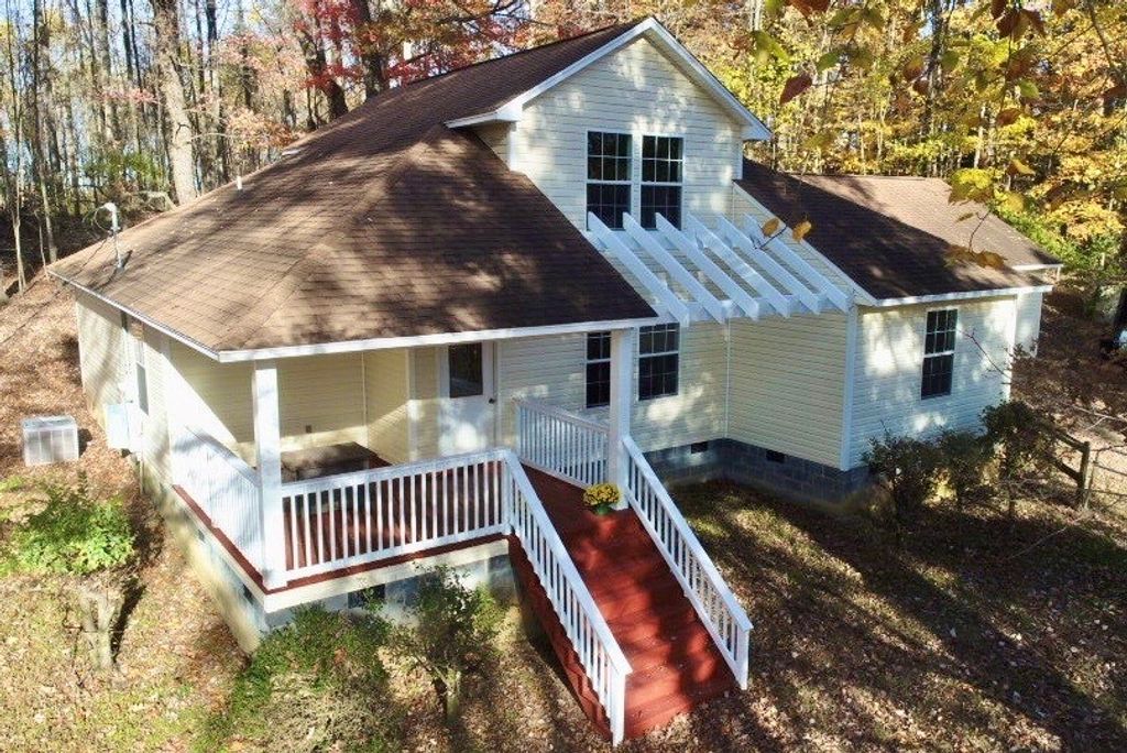 Photo of 25568 Calima Drive, Abingdon, VA 24210 (MLS # 104114)