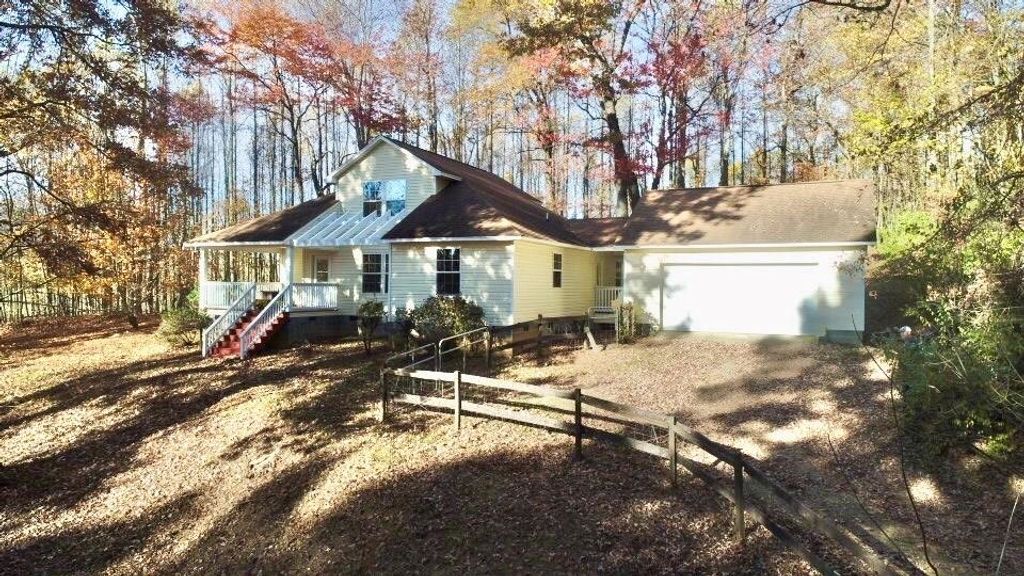 Photo of 25568 Calima Drive, Abingdon, VA 24210 (MLS # 104114)