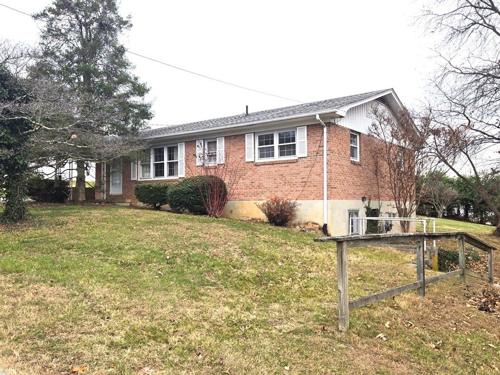 Photo of 470 N 8th Street, Wytheville, VA 24382 (MLS # 104299)