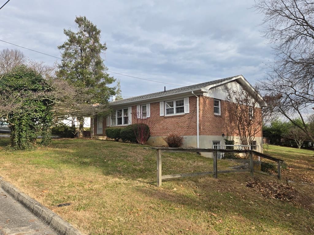 Photo of 470 N 8th Street, Wytheville, VA 24382 (MLS # 104299)
