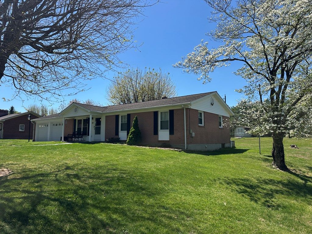 Photo of 109 Taylorwood Rd, Galax, VA 24333 (MLS # 109787)