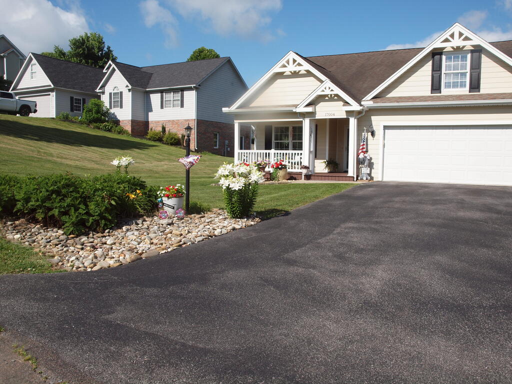 Photo of 17004 Sedona Drive, Abingdon, VA 24211 (MLS # 111577)