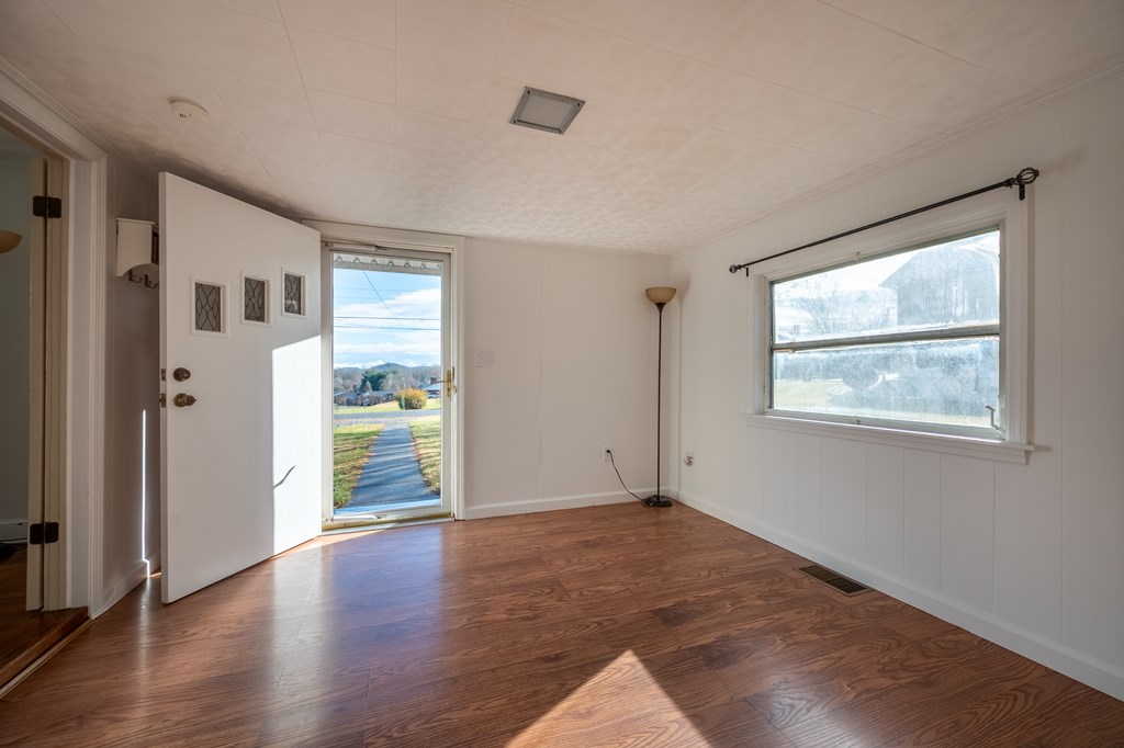 Radford, Virginia 24141, United States, 3 Bedrooms Bedrooms, ,1 BathroomBathrooms,Residential,Active,247887