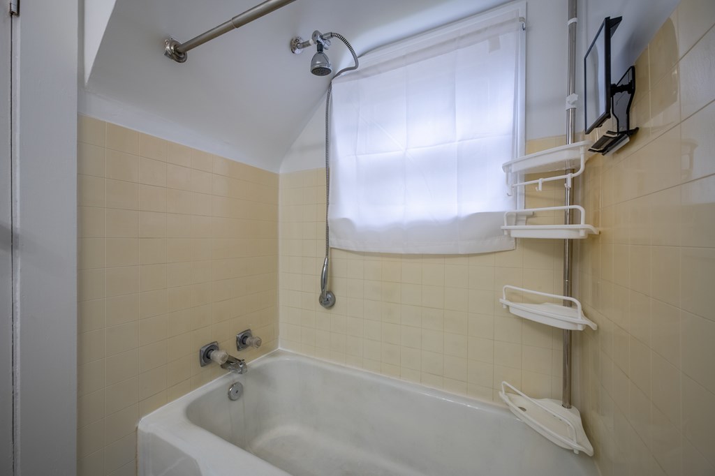 Radford, Virginia 24141, United States, 3 Bedrooms Bedrooms, ,1 BathroomBathrooms,Residential,Active,247887