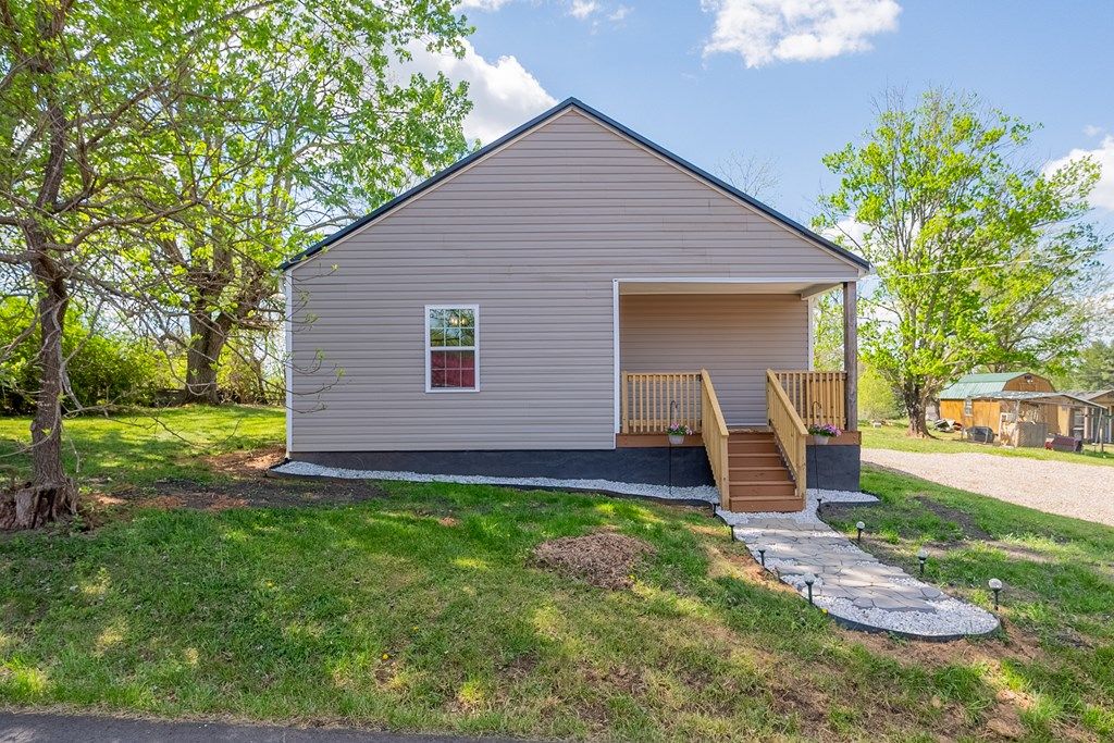 Photo of 107 Leonard Lane, Galax, VA 24333 (MLS # 109703)