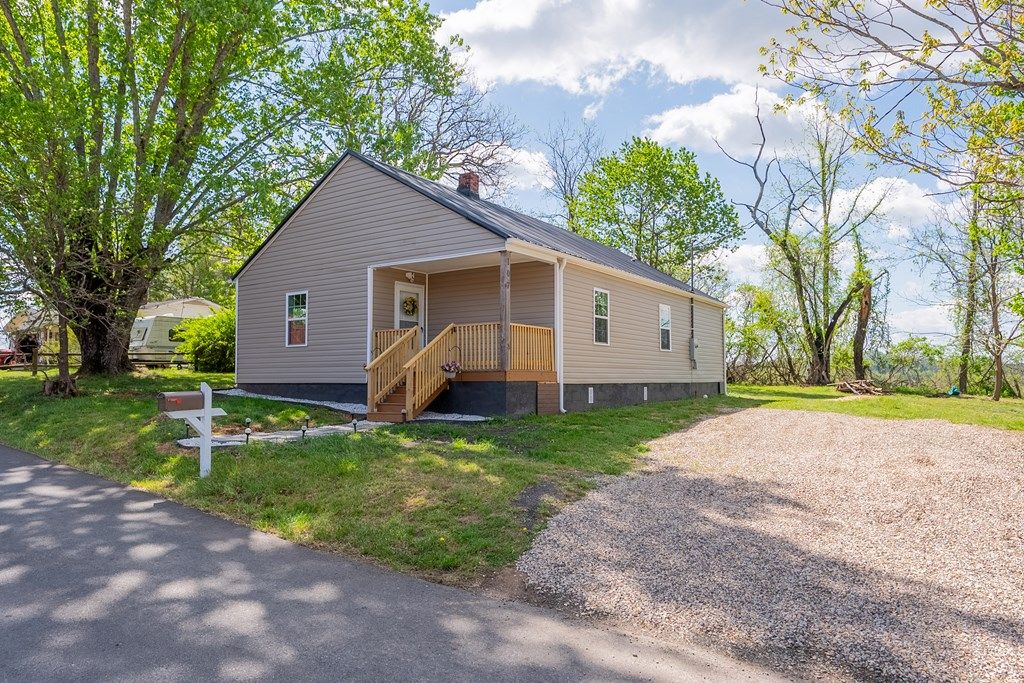 Photo of 107 Leonard Lane, Galax, VA 24333 (MLS # 109703)