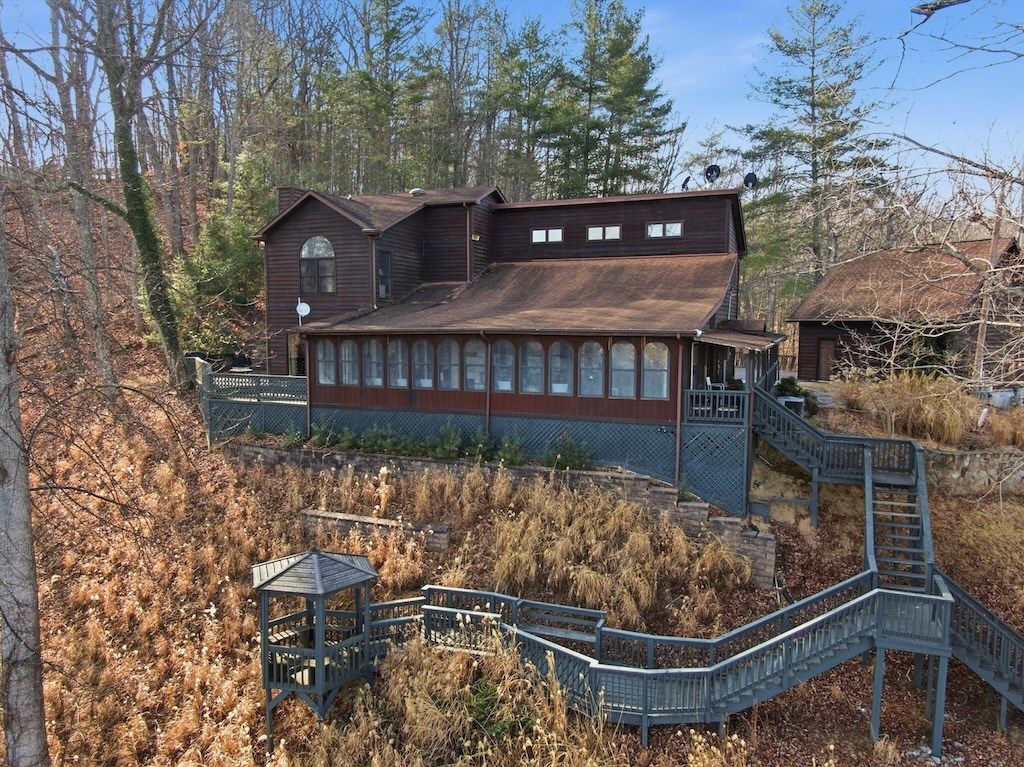 Photo of 3537 Ferncliff Rd, Pulaski, VA 24301 (MLS # 104688)