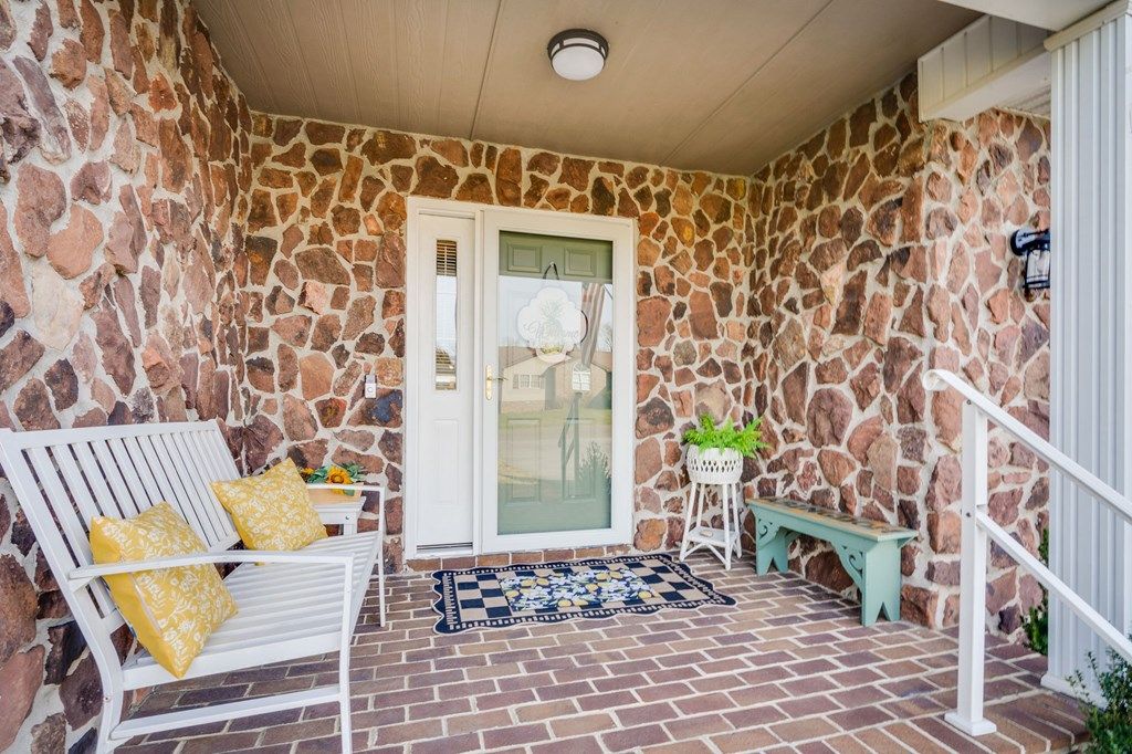 Photo of 20850 Meadowbrook Dr, Abingdon, VA 24211 (MLS # 104500)