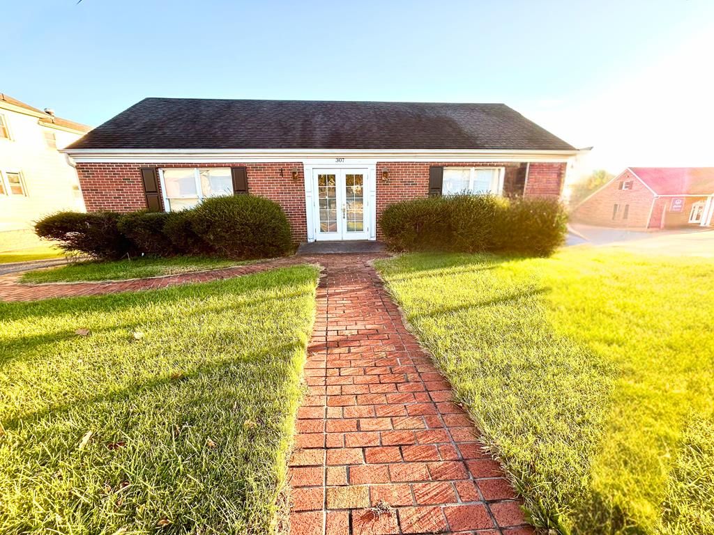 Photo of 307 W. Main St, Lebanon, VA 24266 (MLS # 104140)