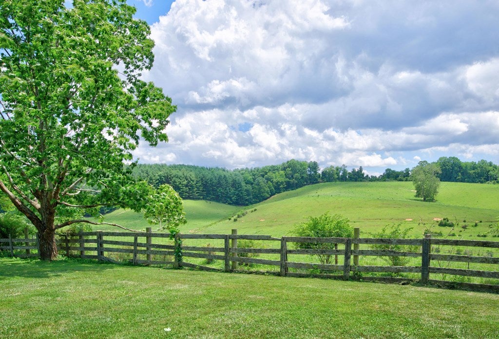 Photo of 714 Justice Rd, Galax, VA 24333 (MLS # 110644)