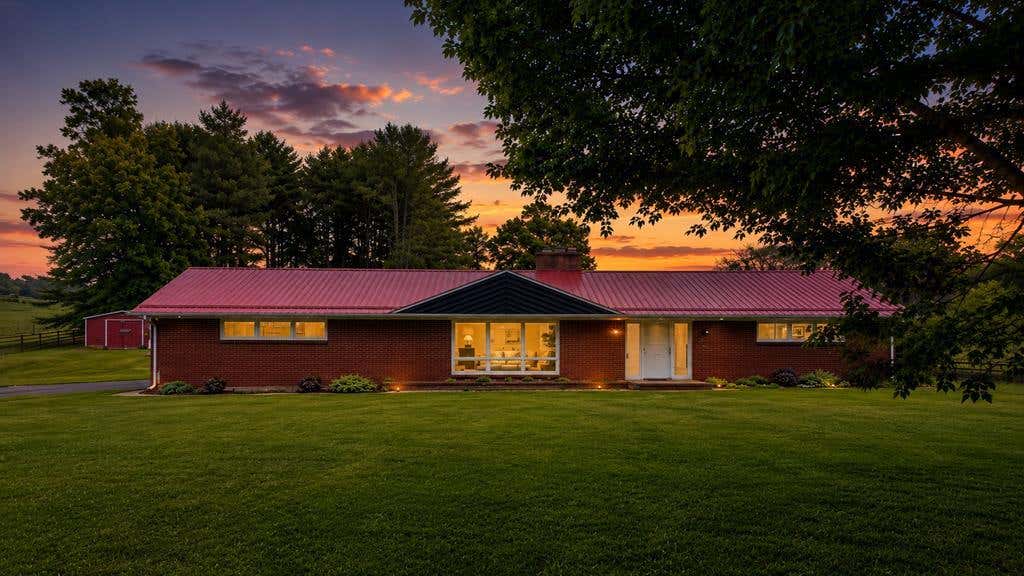 Photo of 714 Justice Rd, Galax, VA 24333 (MLS # 110644)