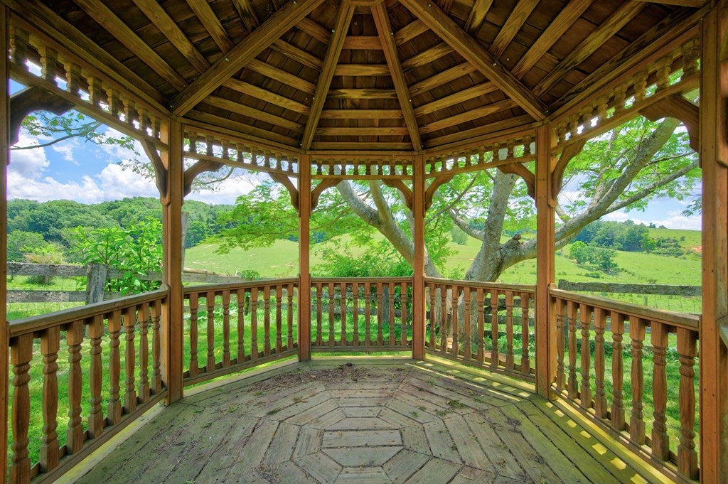 Photo of 714 Justice Rd, Galax, VA 24333 (MLS # 110644)