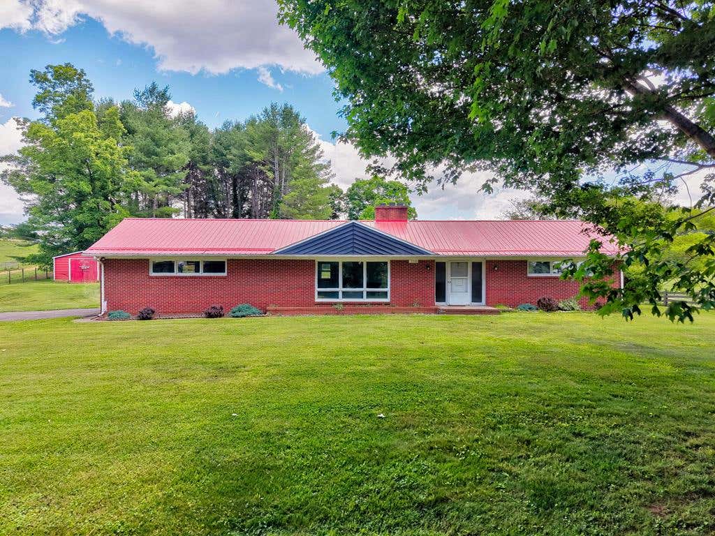 Photo of 714 Justice Rd, Galax, VA 24333 (MLS # 110644)