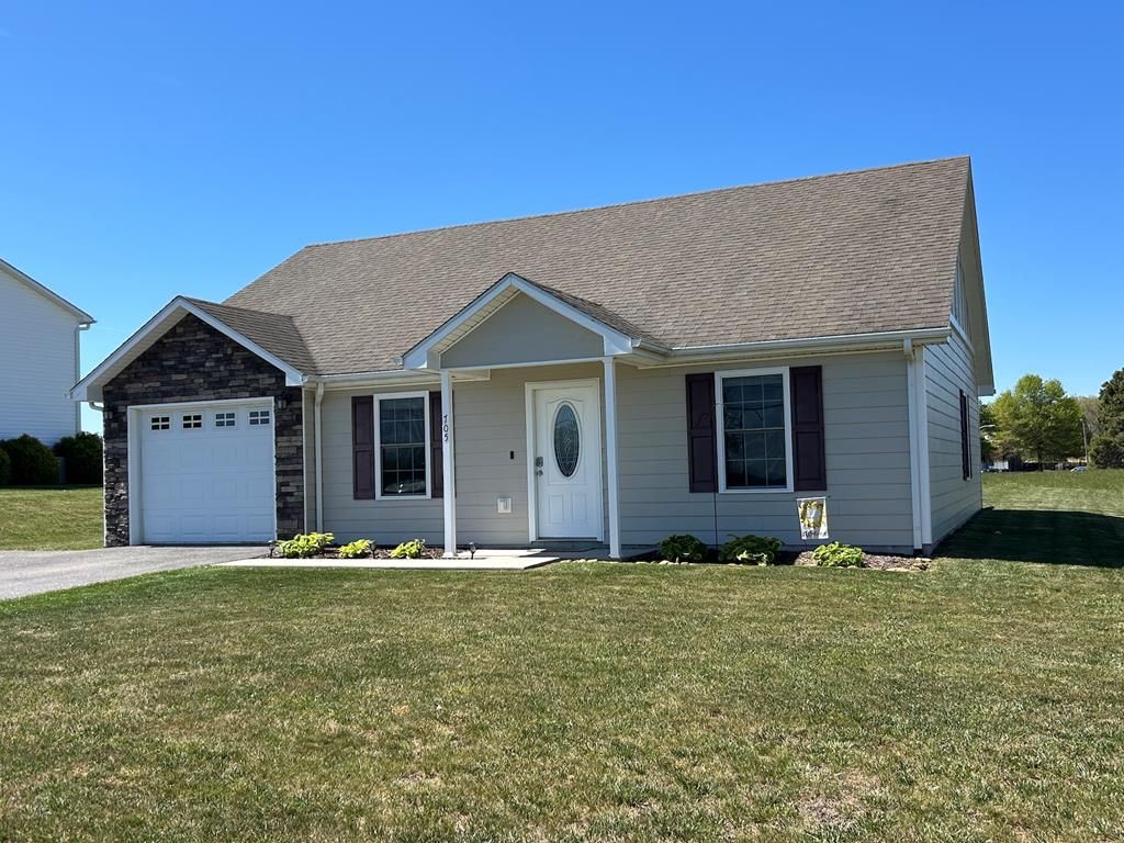 Photo of 705 Fairview Rd, Wytheville, VA 24382 (MLS # 109728)