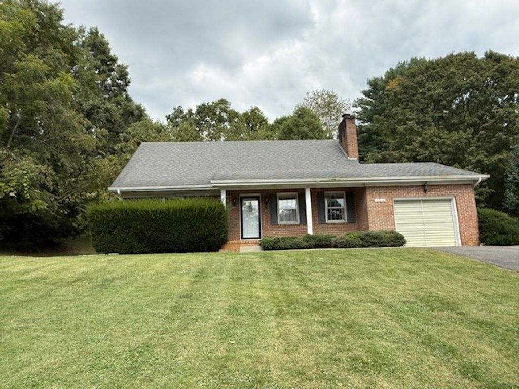 Photo of 18343 Westwood Drive, Abingdon, VA 24211 (MLS # 103438)