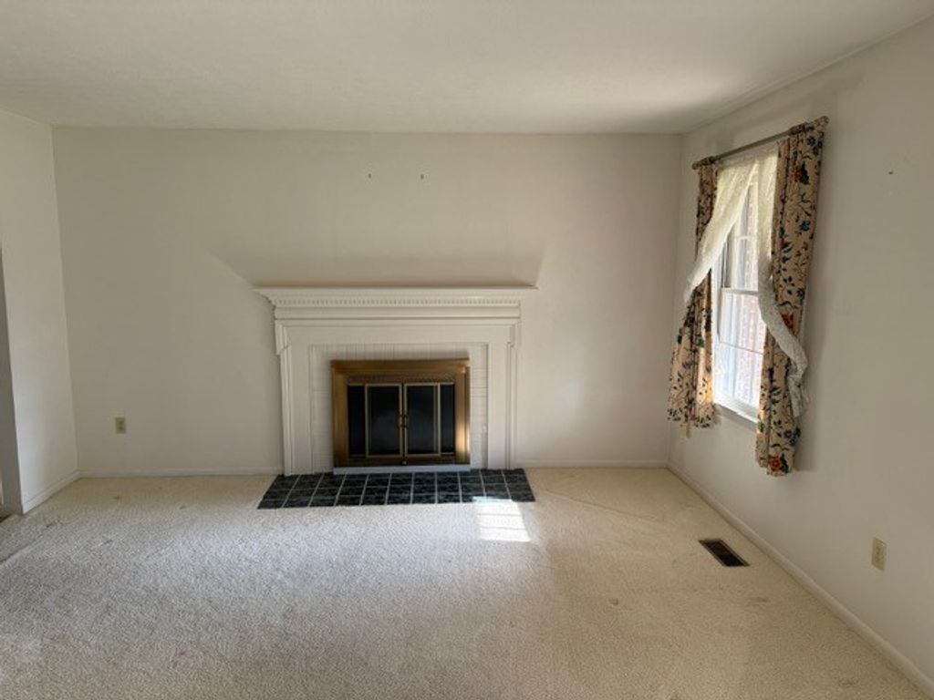 Photo of 18343 Westwood Drive, Abingdon, VA 24211 (MLS # 103438)