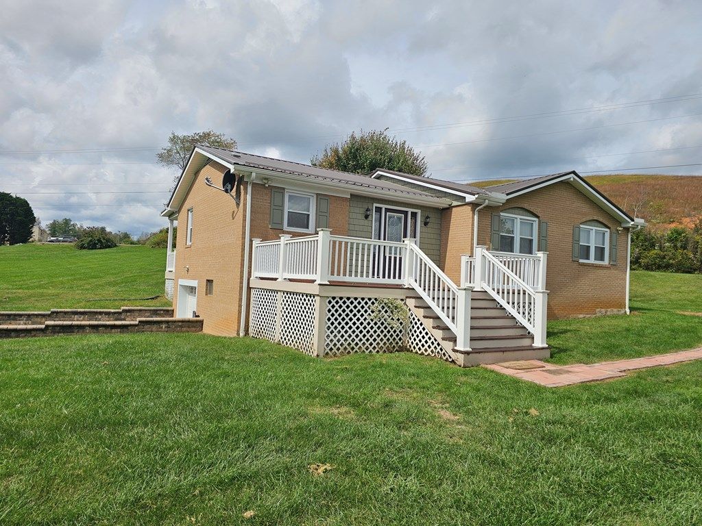 Photo of 965 Riverside Dr, Independence, VA 24348 (MLS # 103683)