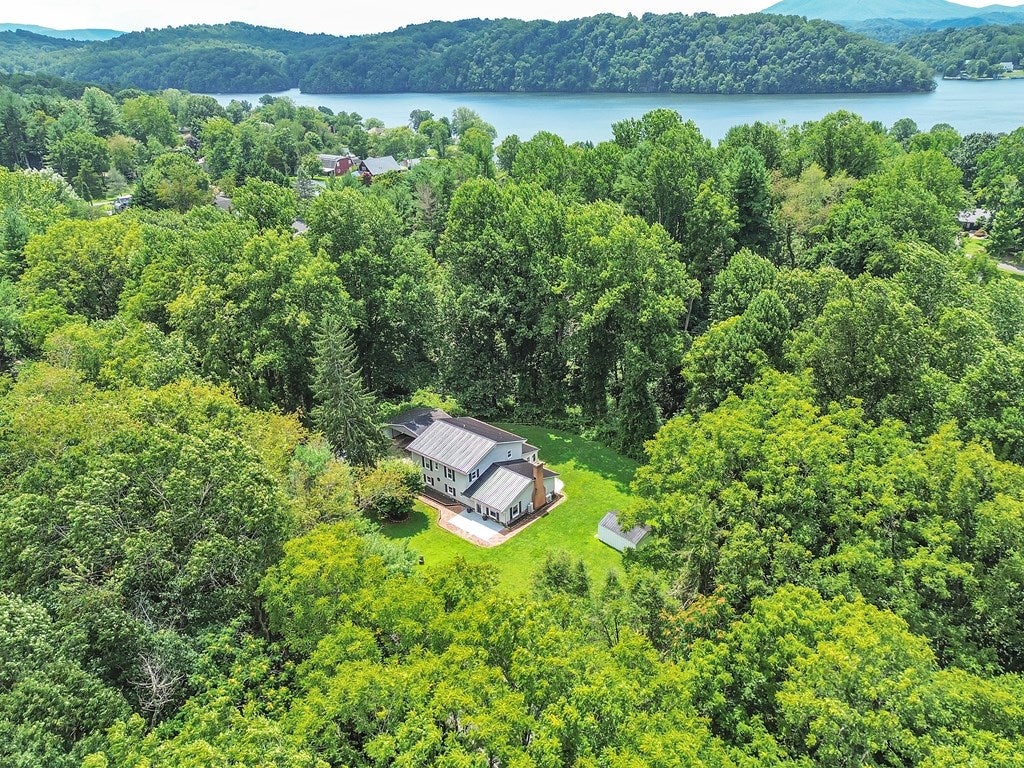Photo of 6701 Owens Rd, Radford, VA 24141 (MLS # 111283)