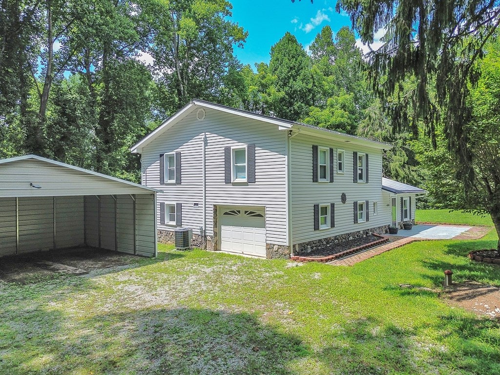 Photo of 6701 Owens Rd, Radford, VA 24141 (MLS # 111283)