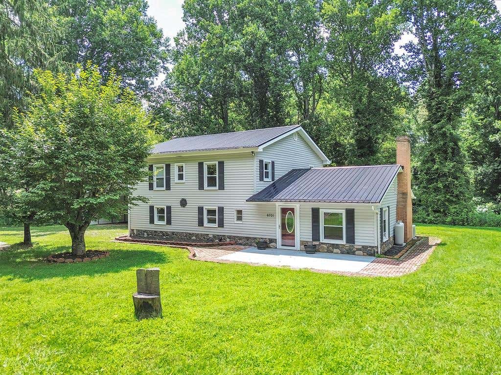Photo of 6701 Owens Rd, Radford, VA 24141 (MLS # 111283)