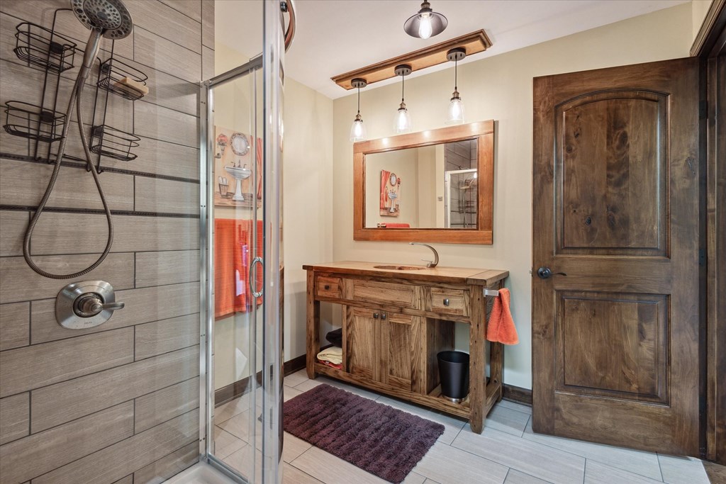 Abingdon, Virginia 24211, United States, 7 Bedrooms Bedrooms, ,7 BathroomsBathrooms,Residential,Active,109832