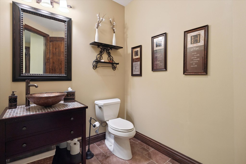 Abingdon, Virginia 24211, United States, 7 Bedrooms Bedrooms, ,7 BathroomsBathrooms,Residential,Active,109832