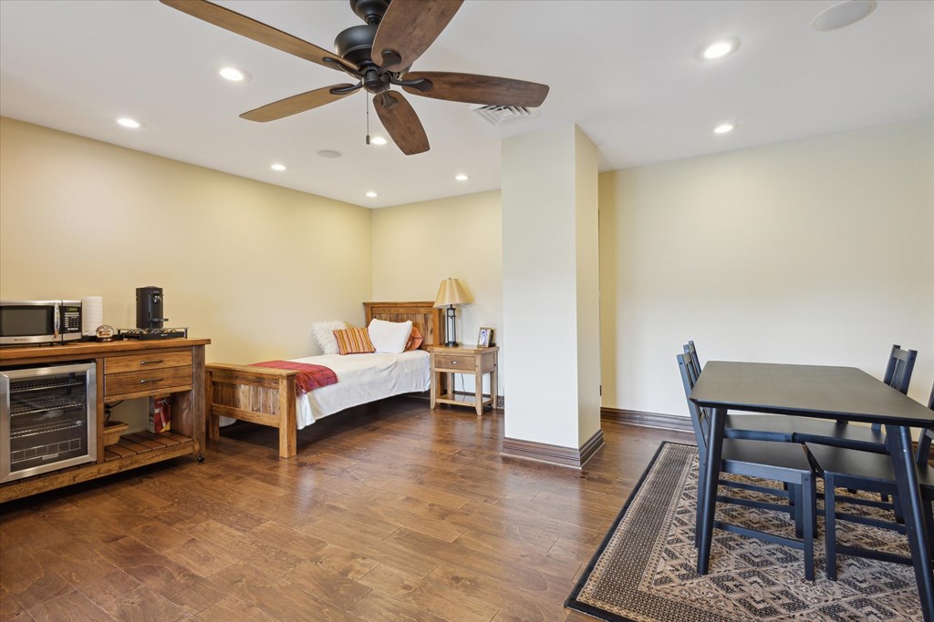 Abingdon, Virginia 24211, United States, 7 Bedrooms Bedrooms, ,7 BathroomsBathrooms,Residential,Active,109832