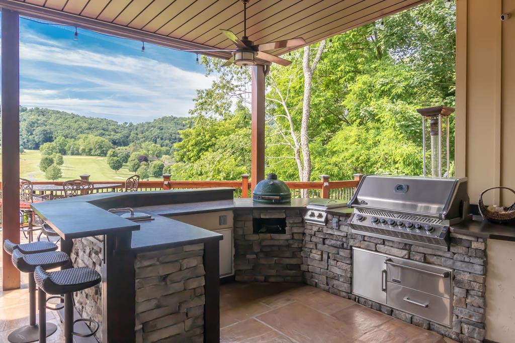 Abingdon, Virginia 24211, United States, 7 Bedrooms Bedrooms, ,7 BathroomsBathrooms,Residential,Active,109832