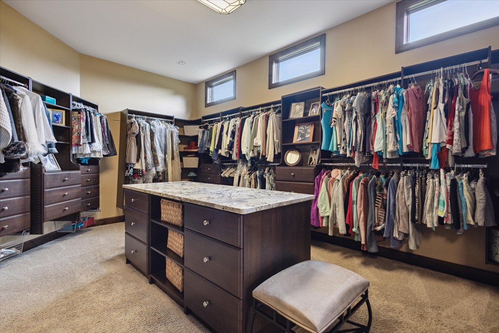 Abingdon, Virginia 24211, United States, 7 Bedrooms Bedrooms, ,7 BathroomsBathrooms,Residential,Active,109832