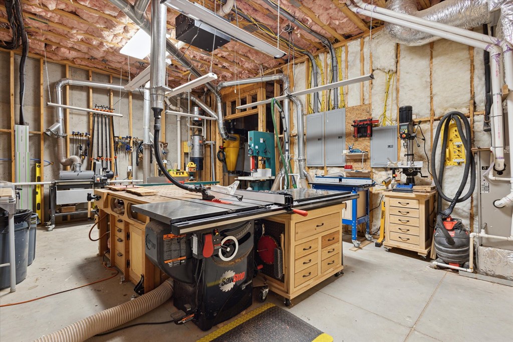 Abingdon, Virginia 24211, United States, 7 Bedrooms Bedrooms, ,7 BathroomsBathrooms,Residential,Active,109832