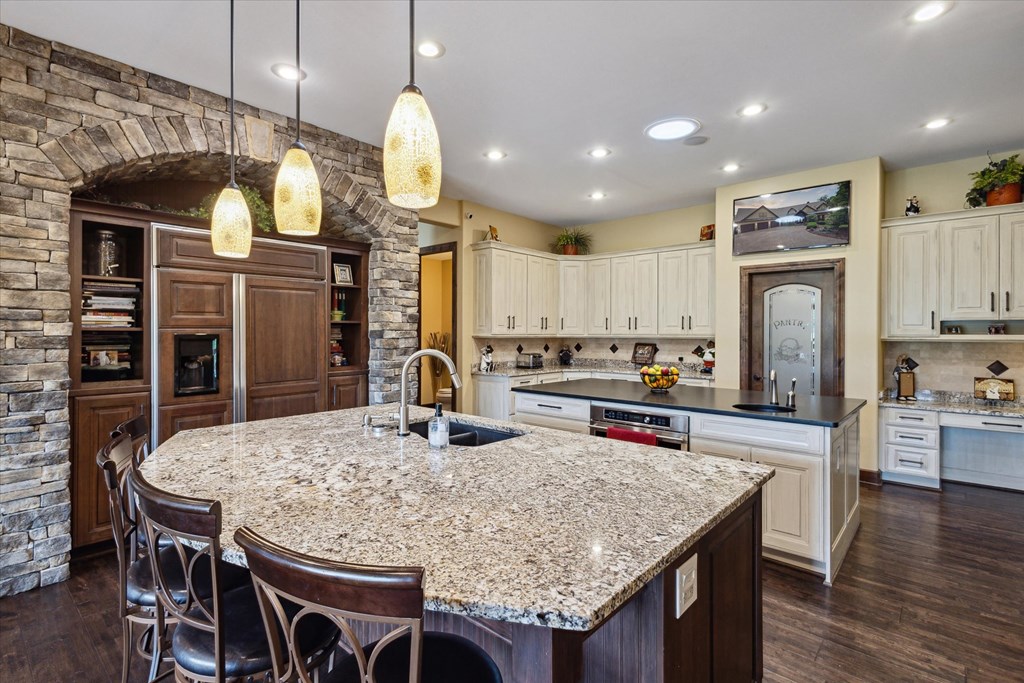 Abingdon, Virginia 24211, United States, 7 Bedrooms Bedrooms, ,7 BathroomsBathrooms,Residential,Active,109832