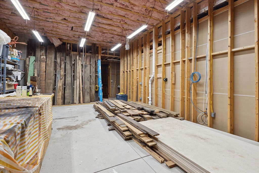 Abingdon, Virginia 24211, United States, 7 Bedrooms Bedrooms, ,7 BathroomsBathrooms,Residential,Active,109832