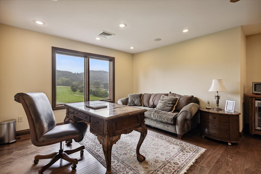 Abingdon, Virginia 24211, United States, 7 Bedrooms Bedrooms, ,7 BathroomsBathrooms,Residential,Active,109832