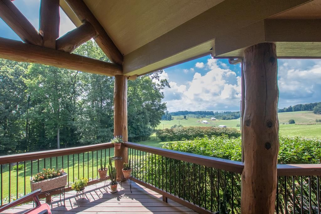 Photo of 16301 Highlands Log Drive, Abingdon, VA 24210 (MLS # 110978)