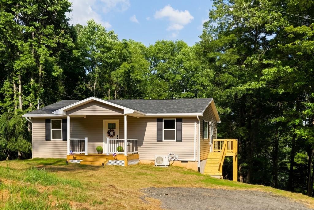 Photo of 102 Holly St, Galax, VA 24333 (MLS # 110649)