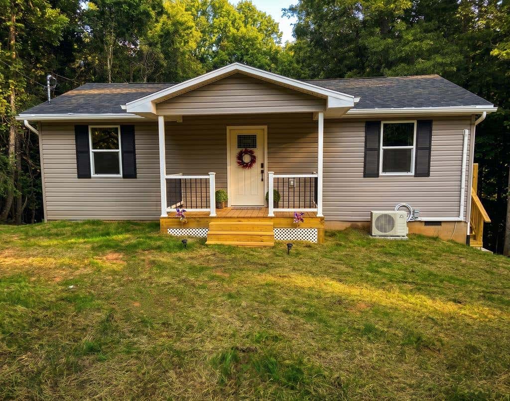 Photo of 102 Holly St, Galax, VA 24333 (MLS # 110649)